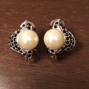 💎SALE💎 pearl and black gemstones earrings